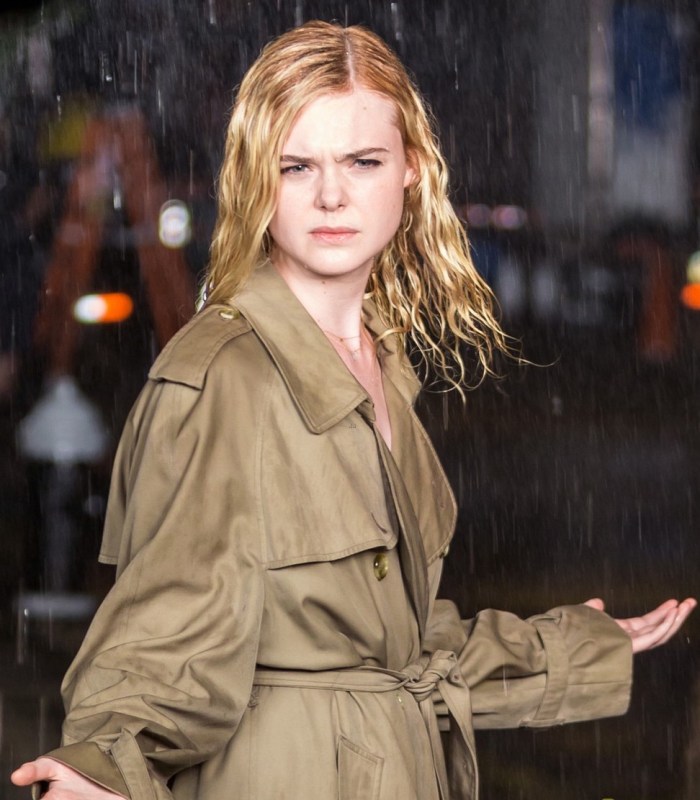 elle-fanning-braves-the-rain-while-filming-woody-allen-movie-04.jpg
